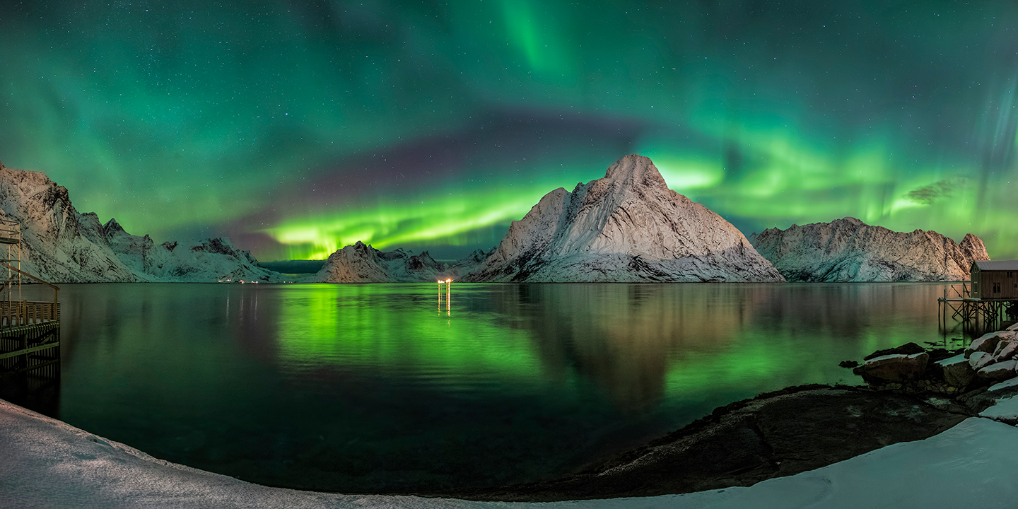 Auroras   In   Reine    Lofoten   Af   Frank   Olsen