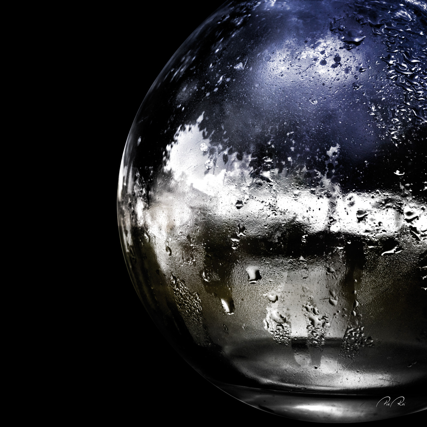 Crystal   Ball   Af   Pia   Roi