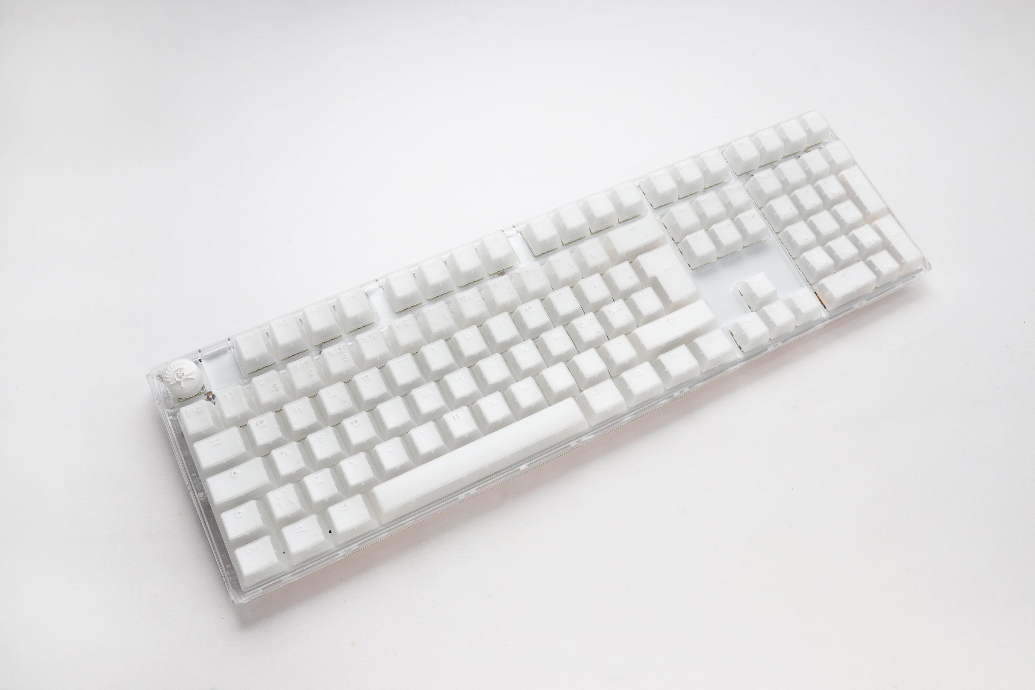 Ducky   One       Aura   White   Nordic   Fullsize   Cherry   Silent   Red -  Rgb