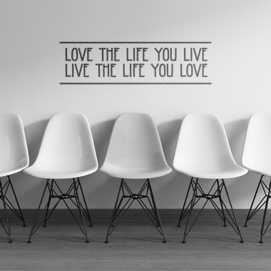 Love   The   Life   Wallsticker   Af   Alan   Smithee    82x23   Cm