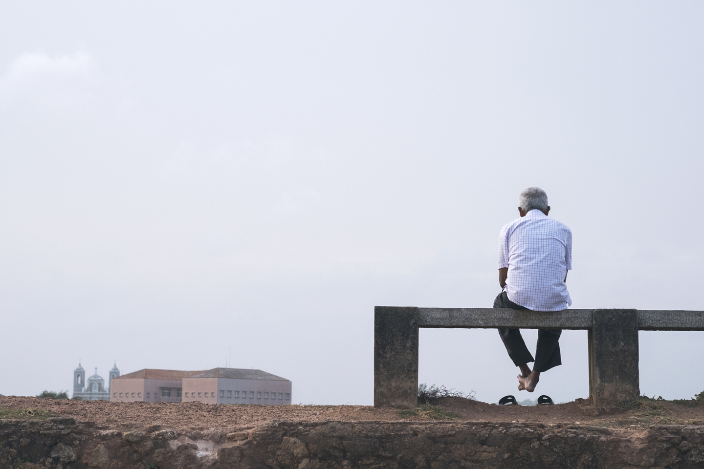 Man   On   Bench   Af   Frames