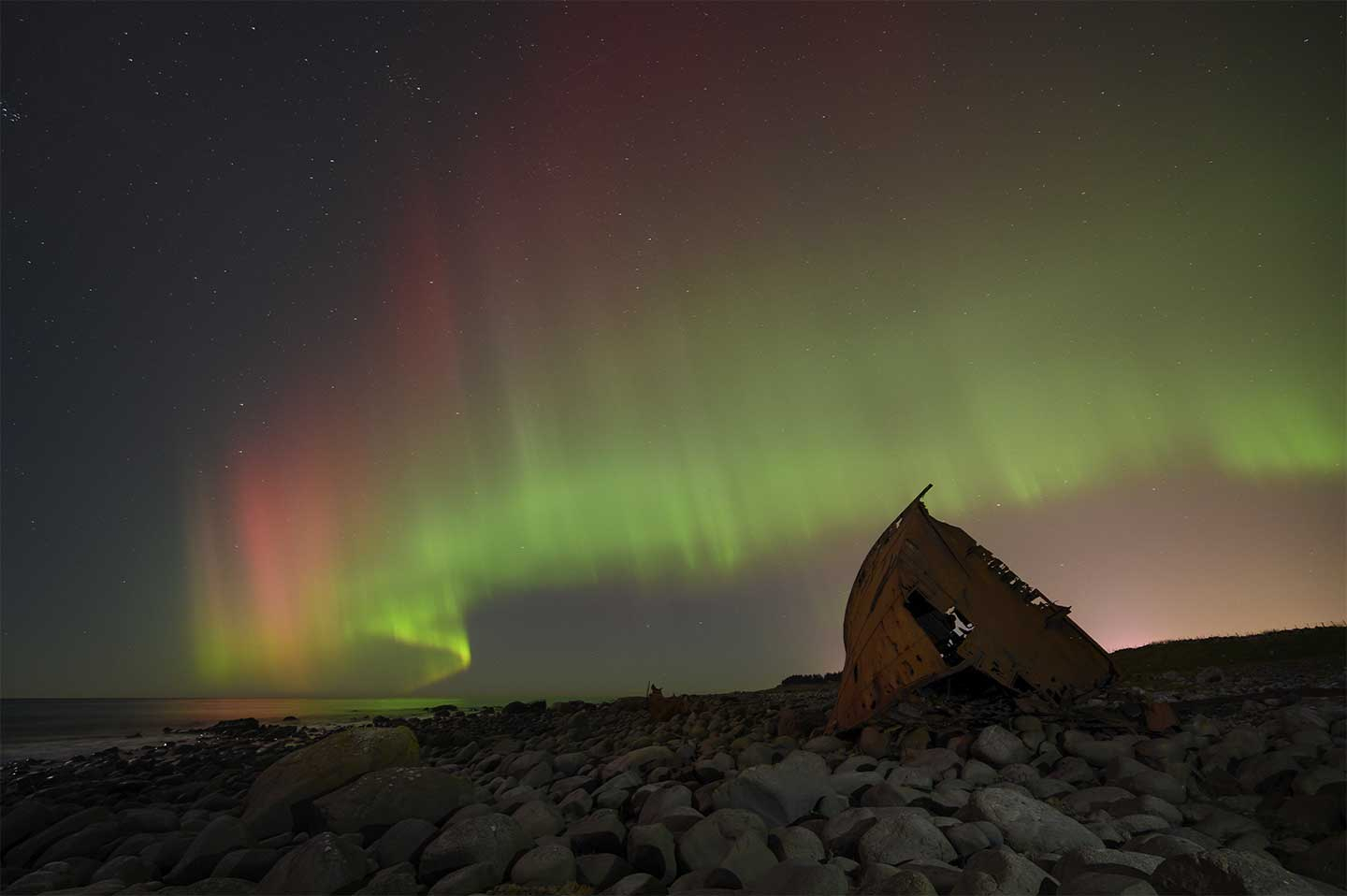 Norfrost   Aurora   Af   Cato   Johan   Rød   Photography