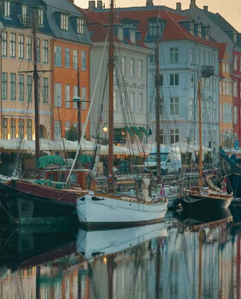 Nyhavn   Reflection   Af   Helle   Christensen