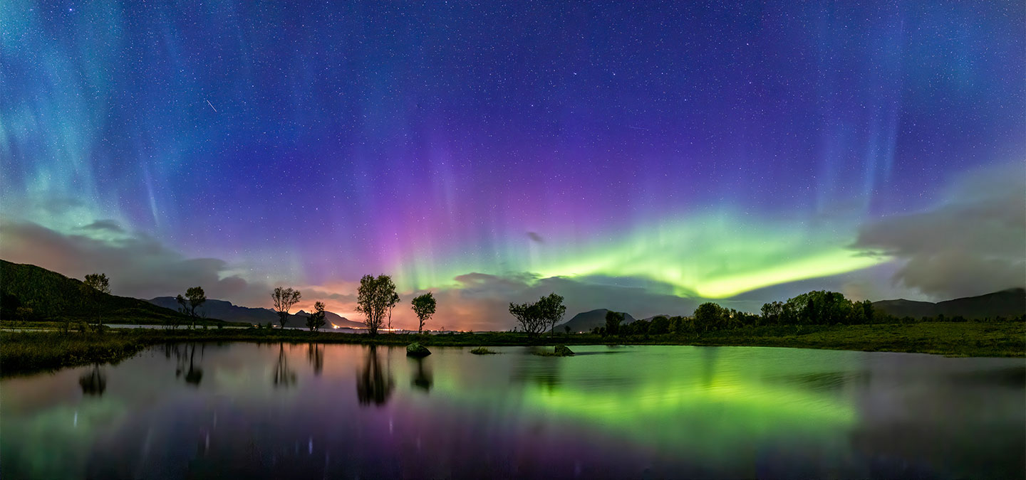 Reflections   In   The   Pond   Af   Frank   Olsen