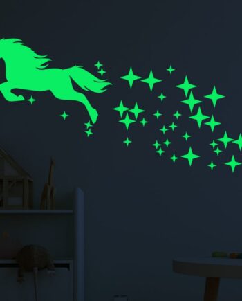 Selvlysende   Wallsticker   Med   En   Flyvende   Enhjørning   Omgivet   Af   Stjerner    Grøn