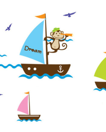 Sjov   Wallsticker   Med   En   Sejlende   Abe   Samt   Ekstra   Skibe
