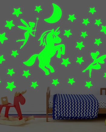 Sød   Selvlysende   Wallsticker   Med   En   Enhjørning    Feer    Måne   Og   Masser   Af   Stjerner