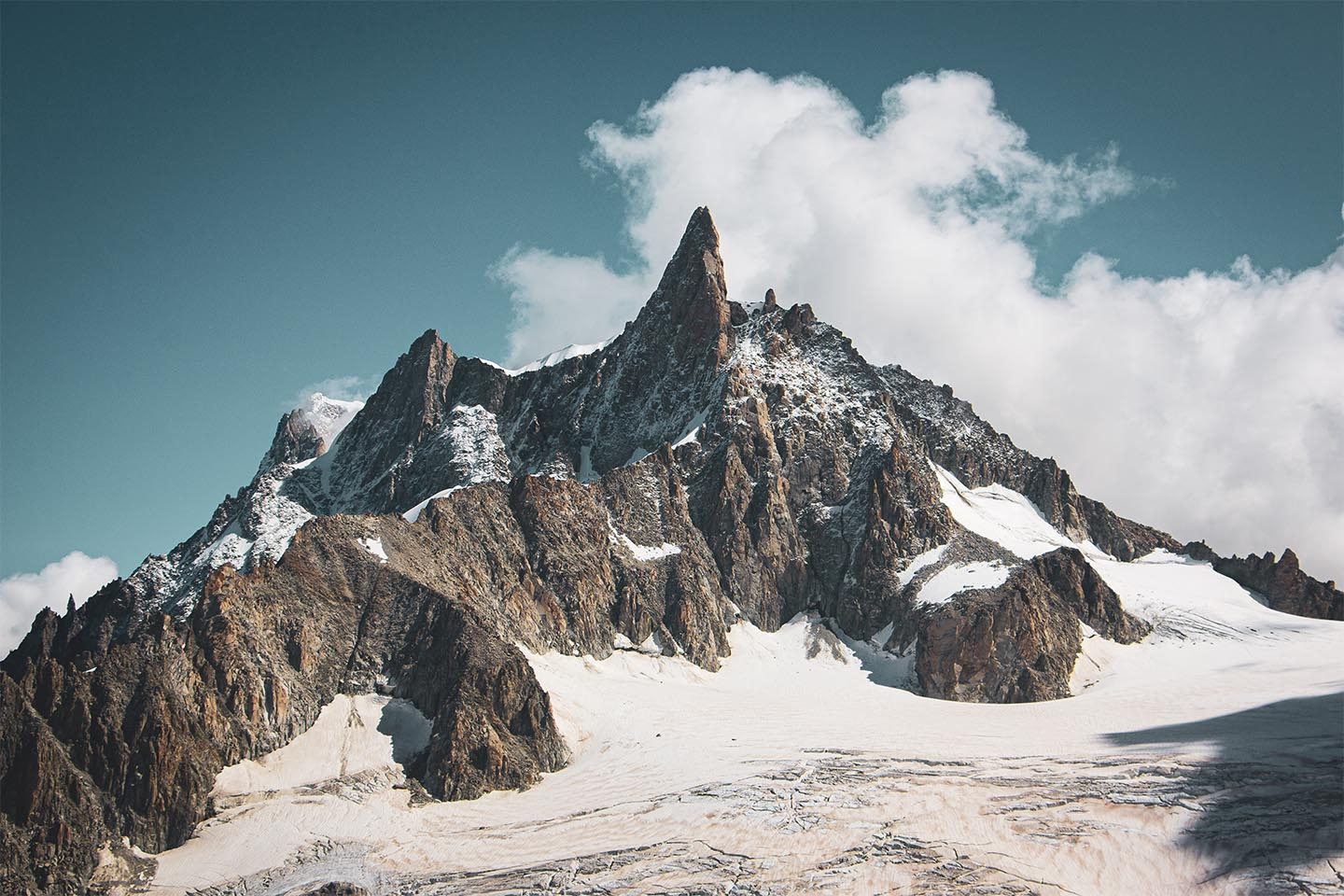 Spiky   Mountains   In   The   Alps   Af   Rasmus   Gundorff   Sæderup