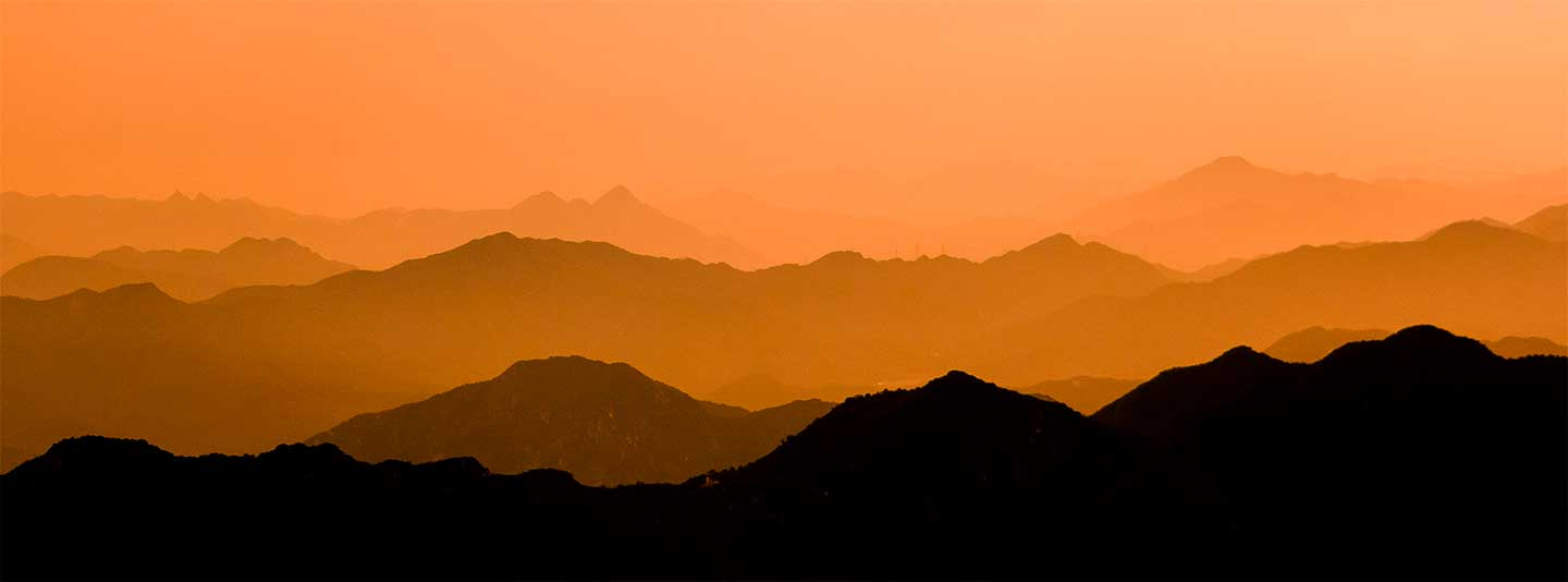Sunset   Over   The   Mountains   Af   Rasmus   Gundorff   Sæderup