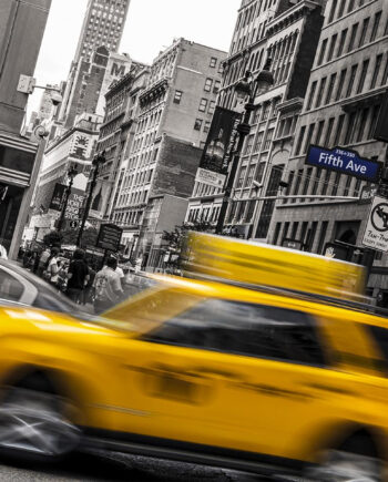 Taxi   At   Fifth   Avenue   In   New   York   Af   Rasmus   Gundorff   Sæderup