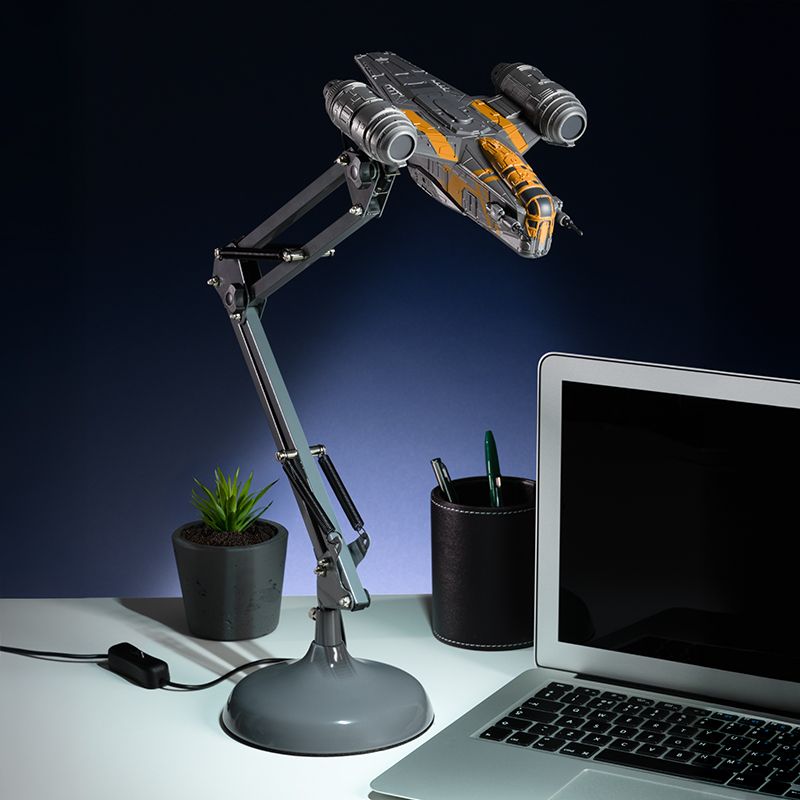 The   Mandalorian   Razor   Crest   Justerbar   Skrivebordslampe   Geekd   Dk