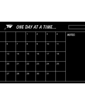 Wallsticker   Tavle    One   Day   At   A   Time   Månedskalender   Til   Kridt    Inkl   Kridt    60x45cm