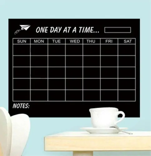 Wallsticker   Tavle    Ugekalender   Til   Kridt    Inkl   Kridt    60x45cm