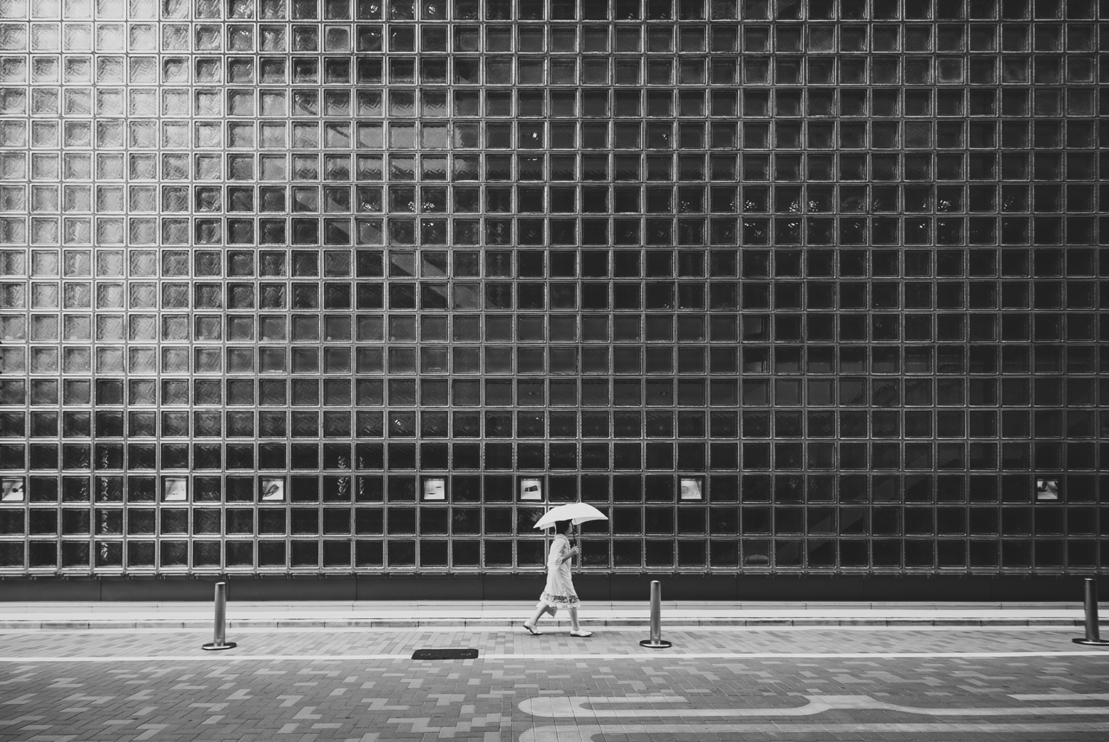White   Umbrella   Af   Julie   Aucoin